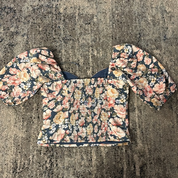 2/$25 Abercrombie floral puff sleeve blouse / size small - Picture 2 of 2